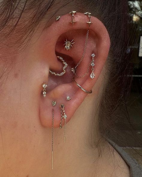 Constellation Piercing Ideas, Piercing Setup Ear, Stylized Ear Piercing, Ear Piercing Constellation, Left And Right Ear Piercings, Ear Decoration Piercings, Styled Ear Piercings Silver, Witchy Ear Piercings, Piercing Inspo Silver