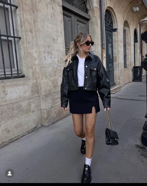 Loafers Outfit, 사진 촬영 포즈, Rock Outfit, Miniskirt Outfits, White Socks, Looks Street Style, Outfits Verano, Mode Inspo, 가을 패션