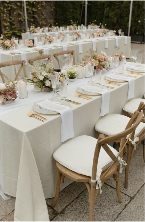 Tablescapes For Wedding, Outdoor Table Wedding, Brunch Wedding Table Decor, Elegant Wedding Inspiration Romantic, Timeless Wedding Reception Decor, Romantic Wedding Reception Ideas, Small Garden Wedding Reception, Terrace Wedding Decor, Modern Garden Party Wedding