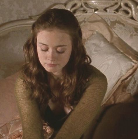 Rory Gilmore, Her Eyes, A Woman, Reading, Bed