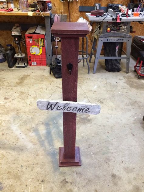 DIY Welcome Porch Post - Wilker Do's Diy Lamp Post, Post Crafts, Decorative Post, Old Fence Boards, Fall Creations, Welcome Post, Building A Porch, Porch Posts, Door Signs Diy