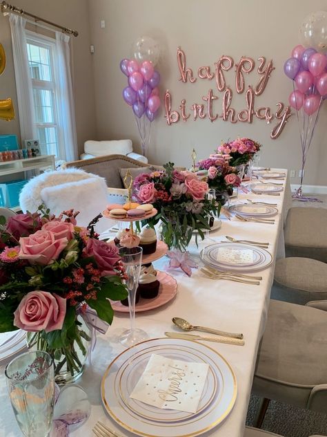 Simple But Cute Birthday Decorations, Small House Party Decorations, Classy Birthday Decorations At Home, Aesthetic Birthday Set Up, Small Party Decor, Birthday Kitchen Decorations, Living Room Birthday Party Setup, 27 Birthday Ideas For Her Decoration, Fancy Birthday Ideas