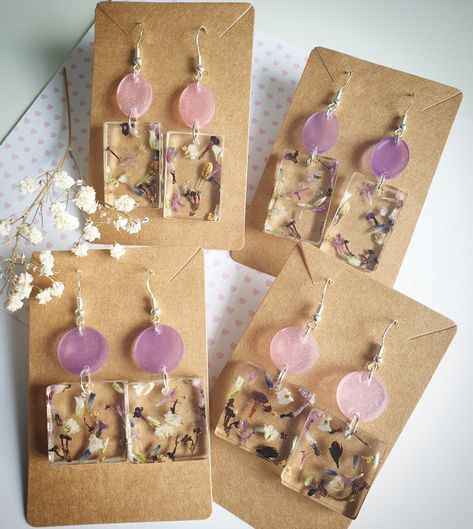 Resin Jewelry Inspiration, Earrings Resin Diy, Earrings Handmade Resin, Resin Art Jewellery Ideas, Resin Jewellery Diy, Floral Resin Earrings, Resin Jewelry Diy Earrings, Diy Earrings Resin, Cute Resin Earring Ideas