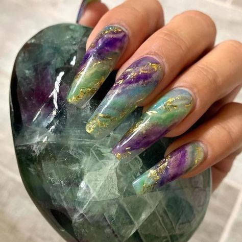 Purple And Green Marble Nails, Gemstone Inspired Nails, Sapphire Blue Acrylic Nails, Purple Geode Nails, Fluorite Nails, Alexandrite Nails, Geode Nail Designs, Gemstone Nail Designs, Acrylic Nails Lilac