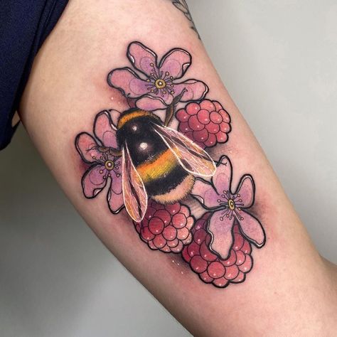 Bumblebee Tattoo, Bumble Bee Tattoo, Traditional Tattoo Inspiration, Petit Tattoo, Dibujos Tattoo, Insect Tattoo, Bug Tattoo, Tattoo Portfolio, Bee Tattoo