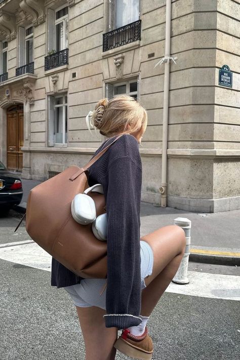 polene bag Cyme Mini, Polene Bag, Tote Bag Outfit, Winter Girl, Amazon Link, Uni Outfits, Brown Bag, Stockholm Fashion, Mode Ootd