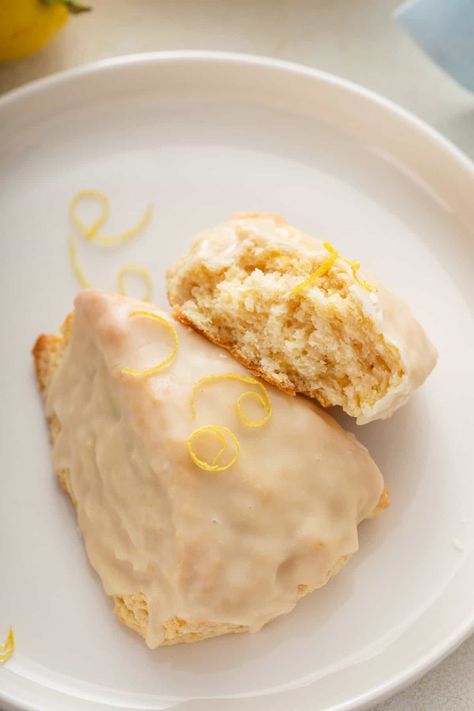 Glazed Lemon Scones - My Baking Addiction Lemon Raspberry Scones, Croissant Breakfast Sandwiches, Lemon Scones Recipe, Homemade Lemon Bars, Mini Lemon Cheesecakes, Raspberry Scones, Cranberry Orange Scones, Custard Sauce, Orange Scones