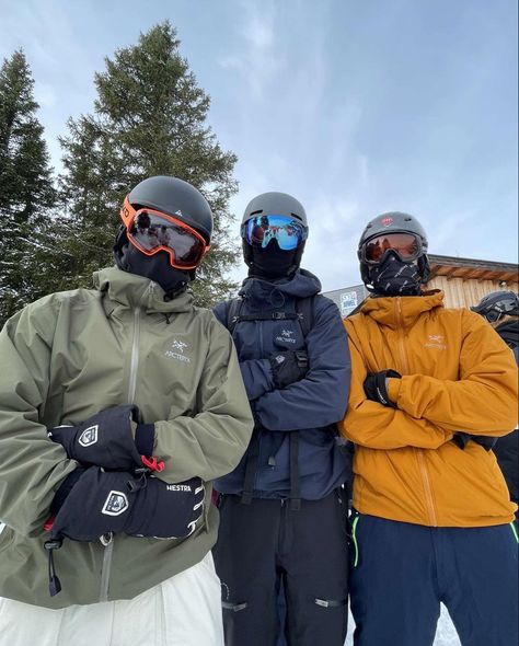 Ski Steeze, Cool Snowboarding Outfit, Ski Outfit Aesthetic, Skiing Aesthetic Outfits, Snowboard Aesthetic, Snowboarding Aesthetic, Ski Fits, Ski Fit, Ski Pics