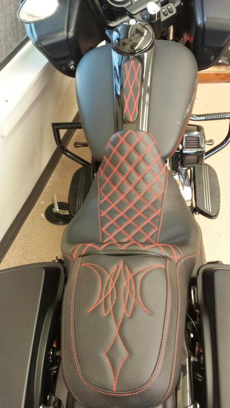 Seat design Motorcycle Seats Ideas, Car Interior Upholstery, Upholstery Design, Automotive Upholstery, Motorcycle Paint Jobs, Custom Car Interior, Motorcycle Cover, Motorcycle Painting, Harley Softail