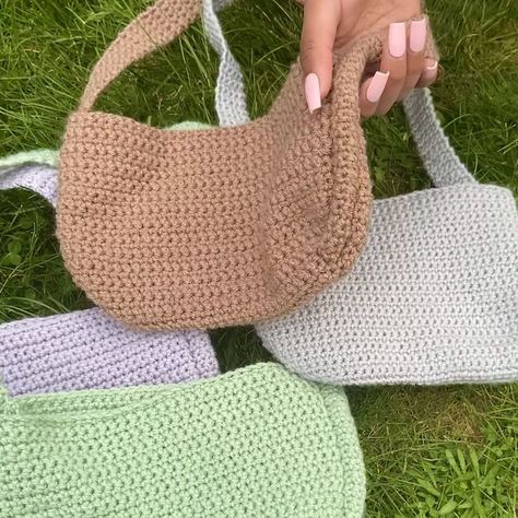 Crochet Small Shoulder Bag, Crochet Baguette Bag Pattern, Crochet Small Business Ideas, Crochet Small Bag Pattern Free, Crochet Small Bags, Crochet Baguette Bag, Crochet Small Business, Small Business Crochet, Crochet Small Purse