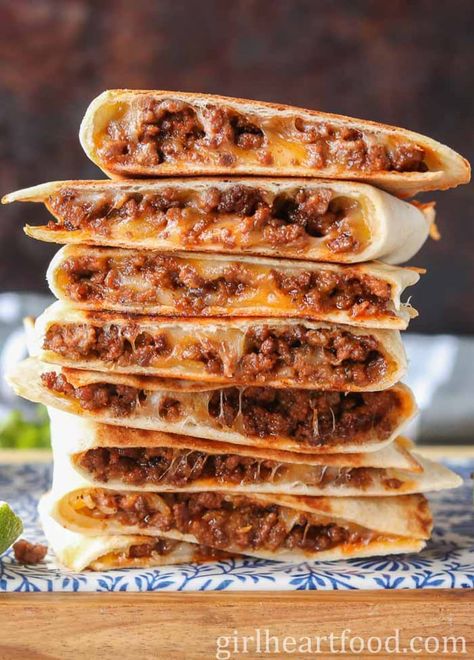 Ground Beef Quesadillas, Shake Recipes Healthy, Cheesy Ground Beef, Beef Quesadillas, God Mat, Recipes Keto, Beef Dishes, Spaghetti Squash, Quesadillas