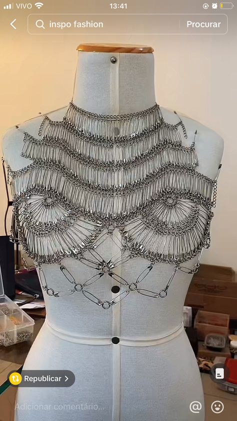 Chainmail Clothing, Fashion Trend Book, Diy Vetement, Diy Clothes Design, Weird Fashion, Futuristic Fashion, Fashionista Clothes, Safety Pin, Upcycle Clothes