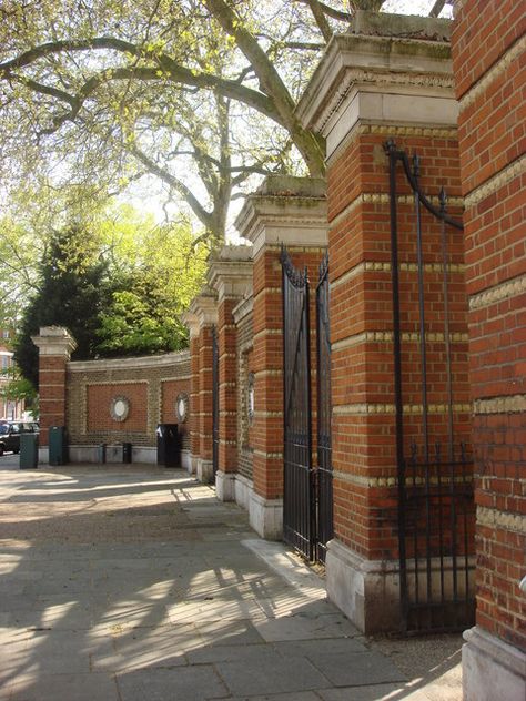 Manor House Gate, Finsbury Park House Gates, Kensington House, London Mansion, London Sightseeing, House Gate, Finsbury Park, Mansion Designs, Old London, London Life