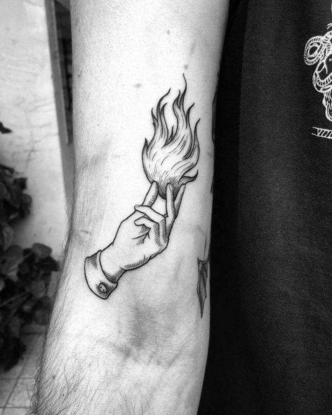 Hand with a fire tattoo inked on the right arm Supernatural Tattoo, Unusual Tattoo, Belly Tattoos, Elements Tattoo, Flame Tattoos, Handpoke Tattoo, Fire Tattoo, Tattoo Hand, Tattoo Now