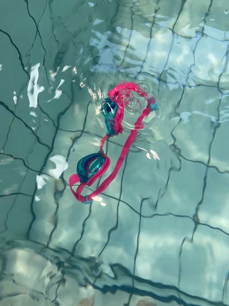 Swimming Goggles Aesthetic, Goggles Aesthetic, Pink Pool, Swimming Photos, Pool Aesthetic, Swimming Motivation, Swimming Pictures, Swimming World, Fitness Vision Board