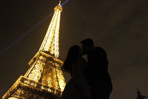 Paris, the city of love. They say that if you kiss under the lights of the Eiffel Tower, your love is eternal. #Love #Paris #Kiss Love Explained, Paris City Of Love, Paris Kiss, Paris Couple, Eiffel Tower At Night, Paris Dream, City Of Love, Paris Aesthetic, Couple Dancing