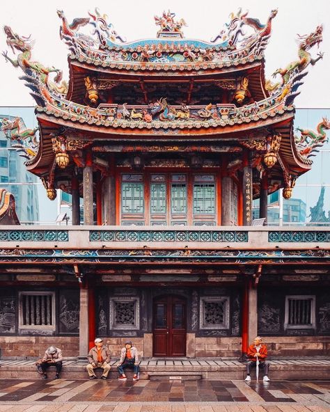 Longshan Temple in Taiwan has had to be rebuilt on several occasions. Residents rebuilt after every earthquake, flood, and fire, and the… Longshan Temple, Big Cities, Conde Nast Traveler, Old Building, Travel Lover, Travel Photographer, Travel Goals, Taipei, Travel Pictures