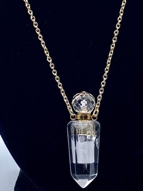 Necklace Vial, Potion Necklace, Vampire Oc, Craft Journal, Crystal Bottle, Essential Oil Necklaces, Vial Necklace, Potion Bottles, Crystal Perfume Bottles