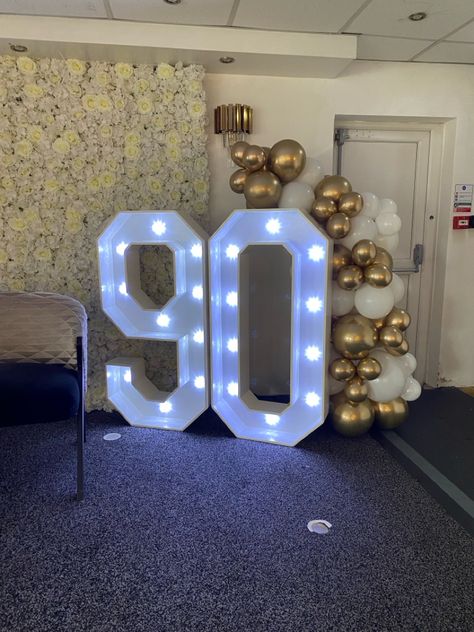 Gold and White balloon garland for 90th birthday celebration 90th Birthday Party Theme, White Balloon Garland, 90th Birthday Party, White Garland, 90's Birthday Party, White Balloons, 90th Birthday, Balloon Garland, Birthday Party Decorations