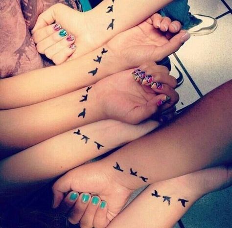 Matching tattoos. Be cute to do with my sister when she's older and cousins on my dad's side Cute Best Friend Tattoos, Group Tattoos, Simple Wrist Tattoos, Matching Best Friend Tattoos, Tattoo Zeichnungen, Sibling Tattoos, Tattoo Convention, Bff Tattoos, Friendship Tattoos