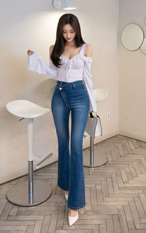 Ootd Jeans High Waist, Jewelry For Girls, Korean Casual Outfits, Modest Dresses Casual, Korean Fashion Dress, Korean Girl Fashion, Fashion Enthusiast, Stylish Work Outfits, Fashion Attire