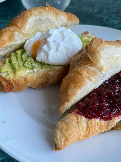 Croissant With Jam, Egg And Croissant, Jam Croissant, Notebook Photoshoot, Avocado Cream Cheese, Cheese Croissant, Avocado Cream, Healthy Food Inspiration, Poached Egg