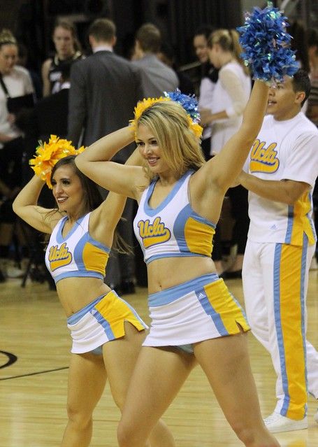 Ucla Cheerleaders, Cheer Fails, Cute Cheer Pictures, College Cheer, Cheerleading Pictures, Cute Cheerleaders, Cheer Girl, Cheerleading Outfits, Cheer Pictures