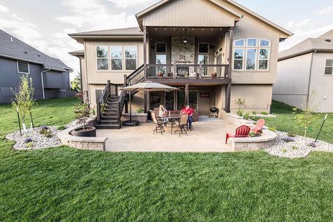 Back Patio Walk Out Basement, Walk Out Patio Ideas Walkout Basement, Covered Deck Walkout Basement, Walkout Basement Bar, Exterior Walk Out Basement, House With Basement Exterior, Daylight Basement Patio Ideas, Basement Walk Out Patio, Walkout Basement Backyard Ideas