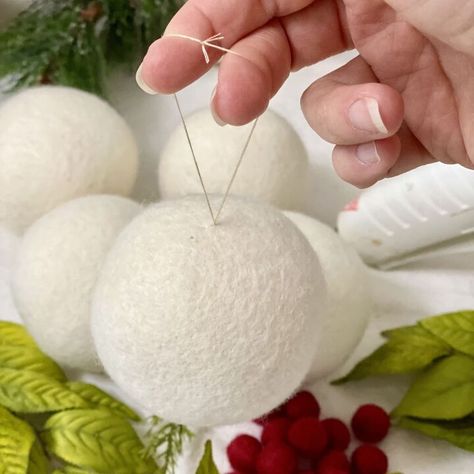 How To Make Beaded Christmas Ornaments Styrofoam Ball, Wool Dryer Ball Ornaments, Snowball Ornaments Diy, Simple Felt Ornaments Diy, Foam Ball Christmas Ornaments, Styrofoam Ornaments Diy, Ornament Filler Ideas, White Christmas Ornaments Diy, Diy White Christmas Ornaments