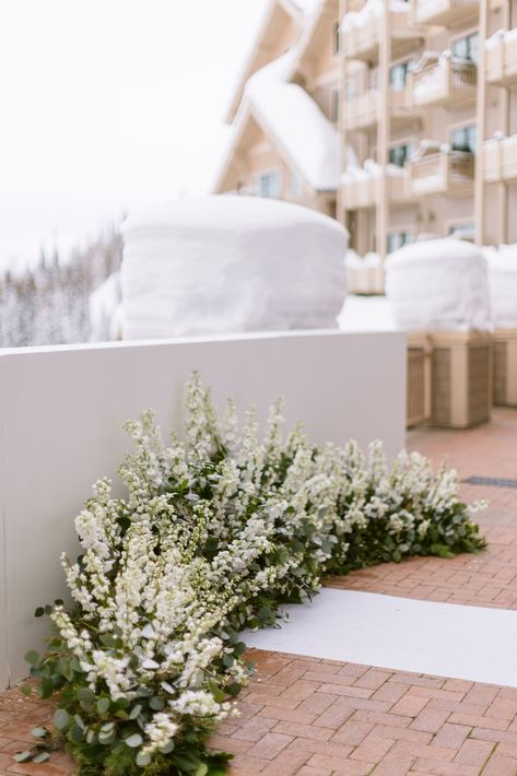 Semi Circle Flowers Ceremony, White Floral Ground Arrangement, Semi Circle Floral Ceremony, Grounded Ceremony Flowers, Diy Ground Floral Arch, Wedding Alter Flowers Ground, Ground Arrangements Ceremony, Diy Grounded Floral Arch, Flowers On Ground Wedding Ceremony