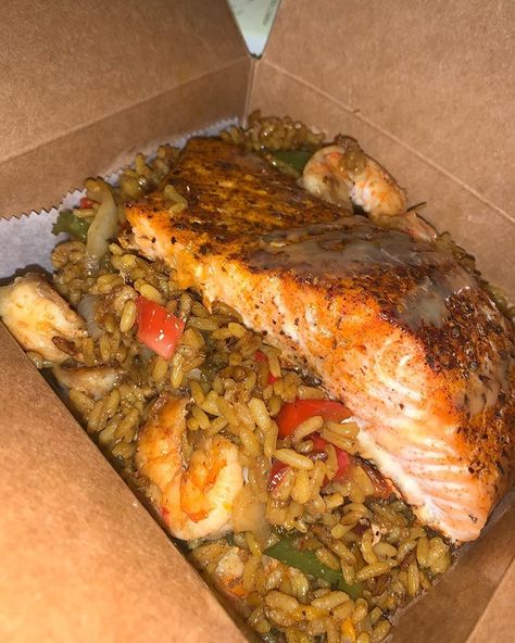 Nafeesa😍😍 on Instagram: “Salmon An Shrimp 🍤 Fried Rice😜Call to order #2678267563📞” Salmon And Shrimp Dinner Ideas, Cajun Shrimp Fried Rice, Cajun Kitchen, Shrimp Fried Rice, Soul Food Dinner, Stay Hungry, Soul Ties, Mood Food, Videos Cooking