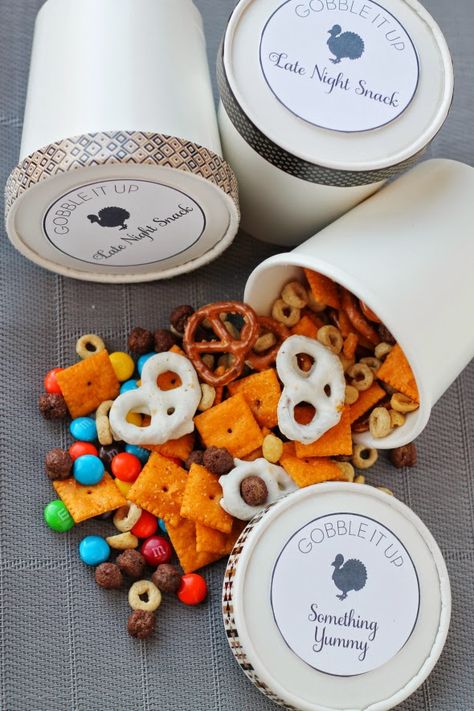 Wedding Snack Basket Ideas, Healthy Employee Appreciation Ideas, Wedding Midnight Snack Boxes, Pre Reception Snacks Food Ideas, Diy Late Night Snacks Wedding, Snack Bar For Wedding, Reception Treats, Wedding Snack Bar Ideas, Late Night Wedding Snacks