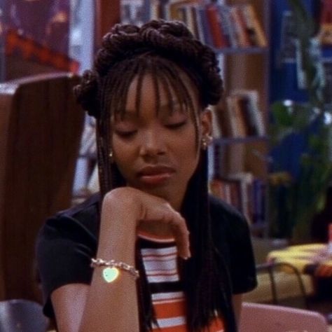 Brandy Norwood Moesha, 90s Black Woman Hairstyle, Moesha Icons, Brandy Braids Hairstyles, 2000 Braid Hairstyles, Moesha Show, Brandy Icons, Brandy 90s Aesthetic, Nigeria 90s