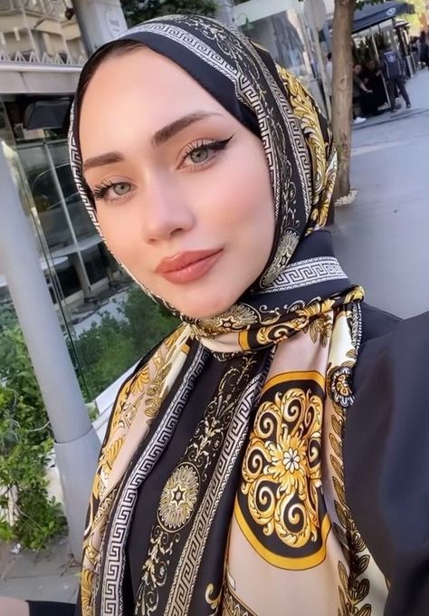 Turkish Hijab Style, Hijab Turkish, Turkish Hijab, Eid Outfit Ideas, Bentuk Alis, Simple Hijab, Hijab Style Tutorial, Modern Hijab Fashion, Stylish Hijab