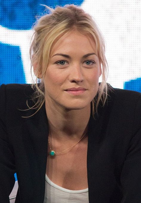 Yvonne Strahovski Dexter, Chuck Sarah, Chuck Tv Show, Yvonne Strahovski, Actress Images, Perfect People, Favorite Hairstyles, Elle Fanning, Famous Women