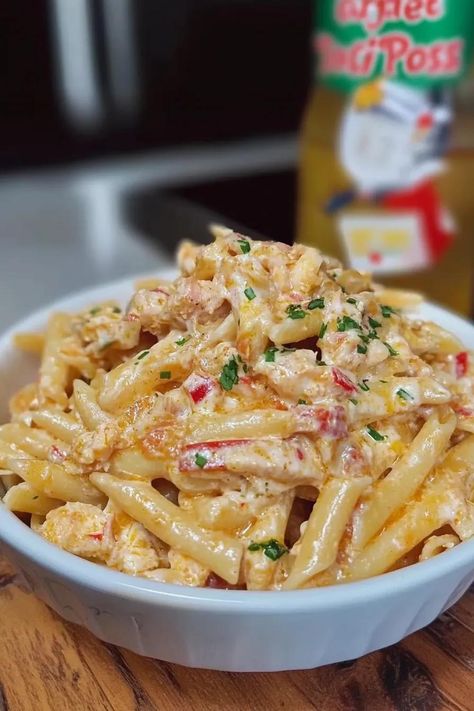 Cajun Crab Pasta Spaghetti With Crab Meat, Crab Meat Recipes Pasta, Crab And Pasta Recipes, Cajun Crab Pasta, Canned Crab Meat Recipes, Crab Meals, Crab Meat Pasta, Crab Pasta Recipes, Party Pasta