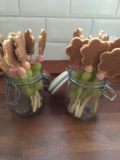 Paasontbijt School, Kids Deco, Fruits For Kids, Party Snacks, Gingerbread Cookies, Food Inspiration, Kids Party, Birthday Parties, Birthday Party