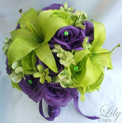 green lily bouquet Green Bridal Bouquet, Purple And Green Wedding, Purple Lily, Purple Wedding Bouquets, Wedding Flower Packages, Bouquet Bride, Silk Flower Bouquets, Purple Wedding Flowers, Flowers Decoration