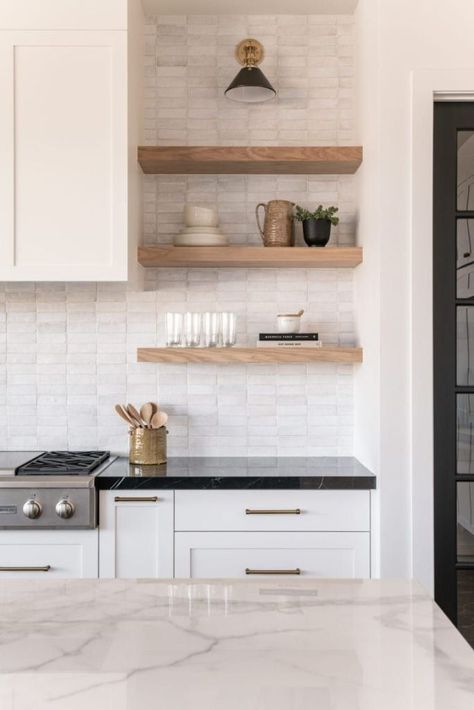 Backsplash Trends, White Kitchen Backsplash, White Tile Backsplash, Earthy Bedroom, Kitchen Backsplash Ideas, Cle Tile, Kitchen Backsplash Designs, Timeless Kitchen, White Backsplash