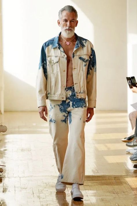 Year In Review: Denim Highlights from the Runway – Sourcing Journal Denim Fashion Runway, Shibori Fashion, Denim Editorial, Dye Denim, Tie Dye Fashion, Tie Dye Denim, Denim Projects, Sandy Liang, Bleached Denim