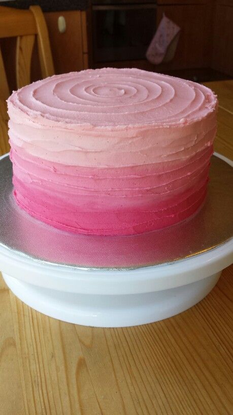 Pink Buttercream Birthday Cake, Ombre Pink Birthday Cake, Pink And Purple Bday Cake, Pink Bday Cake Simple, Pink Ombre Cake With Gold, Cake Designs Ombre, Pink And White Ombre Cake, Ombré Pink Cake, Pink Sparkly Birthday Cake