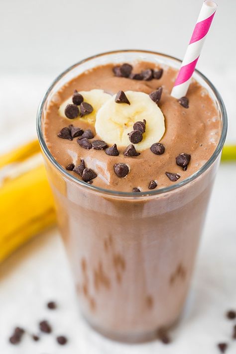 Chocolate Peanut Butter Banana Shake. This banana shake is not only delicious but healthy and so easy to whip up on busy mornings. It's made with simple ingredients and tastes incredible! | Healthy Breakfast Shake | Healthy Banana Shake | #cookingclassy #shakes #banana #chocolate Peanut Butter Banana Breakfast, Breakfast Shake, Smoothies Vegan, Menu Sarapan Sehat, Power Snacks, Breakfast Shakes, Resep Smoothie, Banana Shake, Berbuka Puasa