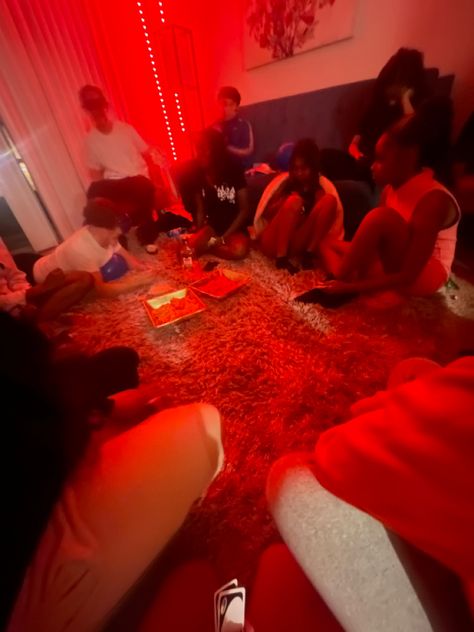 Sleepover Black Friends, Best Friend Night In Ideas, House Party Aesthetic Black People, Sleepover Ideas Black People, Outside With Friends Black People, Black Girls Hanging Out, Game Night Black People, Group Hangout Aesthetic, Lit Aesthetic Party