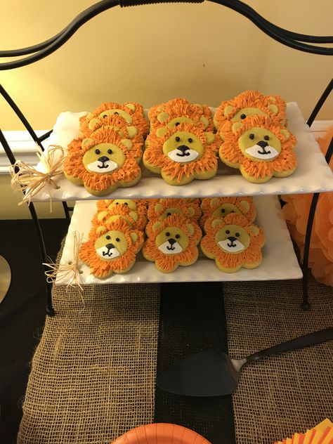 Lion One Year Old Party, Lion Party Food, Lion Themed Food, Lion Decorated Cookies, Lion Biscuits, Lion Themed First Birthday Party, Leo Themed Birthday Party, Lion King Cookies Decorated, Lion Dessert