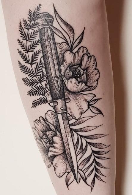 Tattoo Ideas Knife, Tlou2 Tattoo, Last Of Us 2 Tattoo, Switch Blade Tattoo, Survive Tattoo, Tlou Tattoo, Tropisches Tattoo, Blade Tattoo, 2 Tattoo