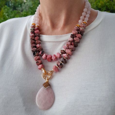 Modern rhodonite and rose quartz statement gemstone beaded necklace with pendant for women. Large pink gold handmade necklace with natural stone. Chunky bohemian necklace in gold color are suitable for an casual look, evening look and for a holiday. These necklace will be a unusual christmas, anniversary or birthday gift for women, mom, wife, girlfriend, sister or daughter. Women's necklace with natural stone. It emphasizes the beauty of your neck and adds charm to your look. FAST FREE SHIPPING Rose Quartz Wedding, Collar Rosa, Handmade Gold Necklace, Handmade Statement Necklace, Women's Necklace, Rose Quartz Jewelry, Beaded Necklace Designs, Necklace Layered, Stone Beaded Necklace