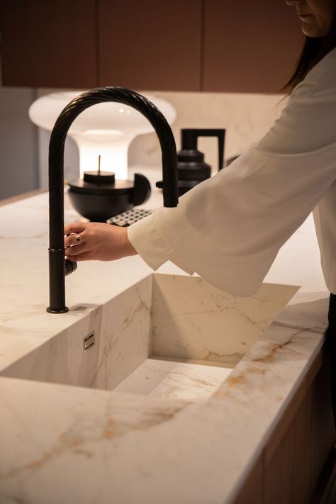 Sink Made From Countertop, Neolith Abu Dhabi White Kitchen, Neolith Countertop Kitchens, Marble Sink Kitchen, White Stone Countertops, Marble Kitchen Sink, Modern American Interior, Stone Kitchen Sink, White Kitchen Worktop