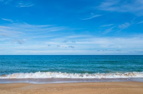 Beautiful sea landscape with blue sky an... | Premium Photo #Freepik #photo #waves #beach #sea #sky Blue Sky Landscape, Boat Theme, Sky Textures, Drawing Hands, Waves Beach, Sea Landscape, Crab Recipes, Landscape Mode, Sky Sea