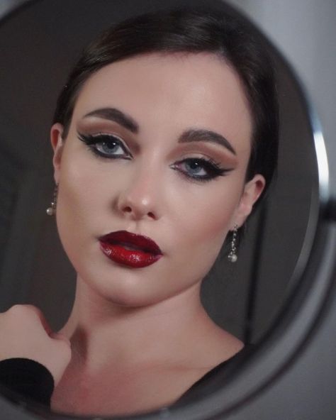 Try These Vampy Makeup Looks for Sexy Fall Glam Goth Glam Bridal Makeup, Vampy Lip Makeup Look, Vampy Glam Makeup, 90s Prom Makeup Looks, Hollywood Inspired Makeup, Chicago Musical Makeup, Red Lip Glam Makeup, Classic Makeup Vintage, Pinup Makeup Vintage