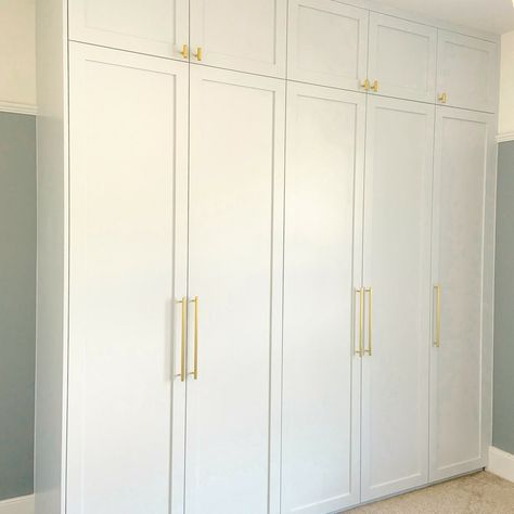 White Hallway, Gold Cabinet Pulls, Bedroom Closet Doors, Cabinet Pull Handles, Closet Hardware, Hallway Walls, Hallway Cabinet, Gold Cabinet, Hexagonal Design